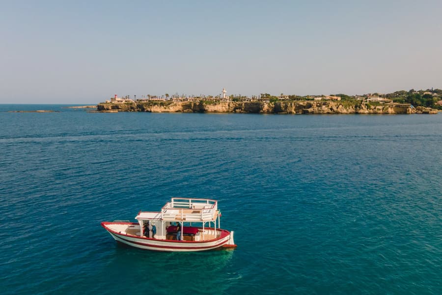 From Syracuse: Ortigia Island an Sea Caves Boat Tour, Siracusa