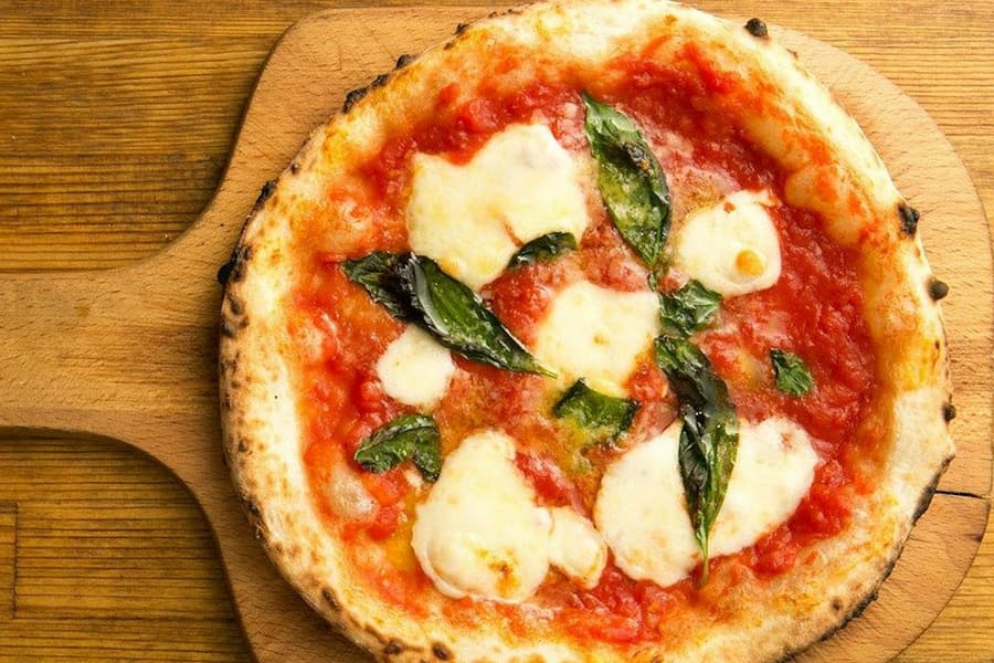 Naples: Pizza Tasting + City Center Walking Tour, at Naples Food Tours