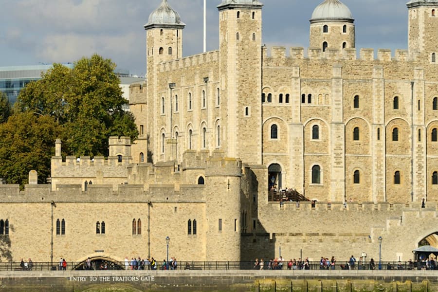 Tower of London: Early Guided Tour + Crown Jewels & Opening Ceremony tickets at Tower of London