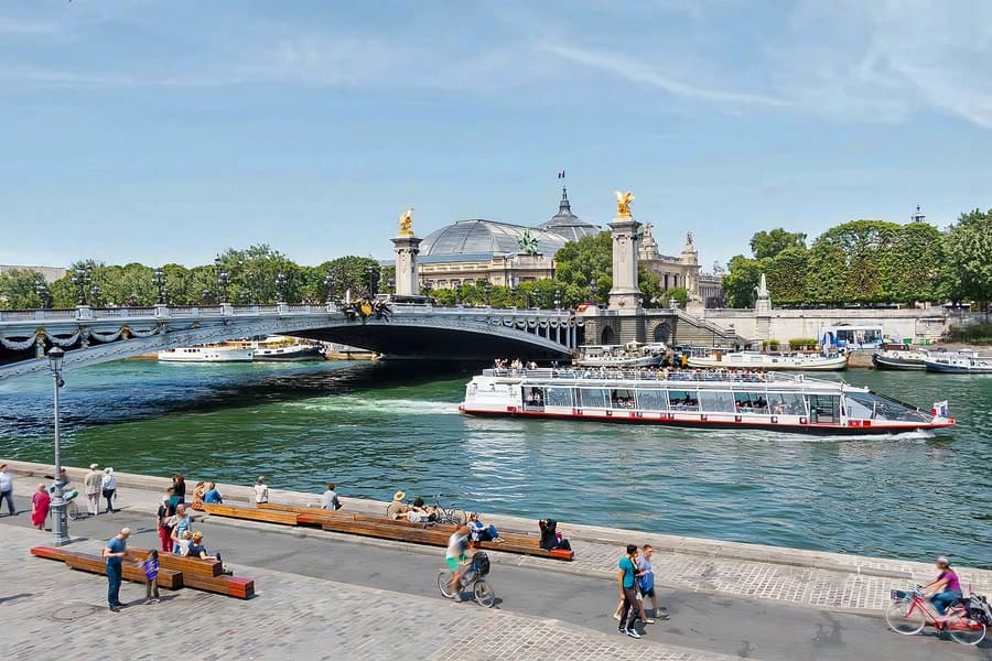 Seine River Morning Cruise with Breakfast, at Brasserie de la Tour Eiffel