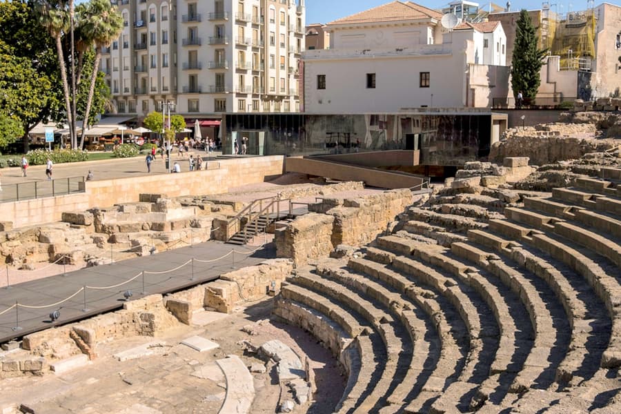 Visita guiada de 3 hores a Màlaga amb entrades pel Teatre Romà, l'Alcazaba i la Catedral, at Pirámide de Cristal, Malaga