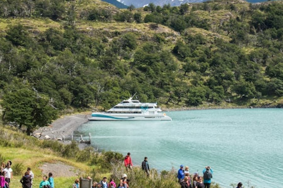 Patagonia: Glacier Cruise + Roundtrip Transfer from El Calafate, El Calafate