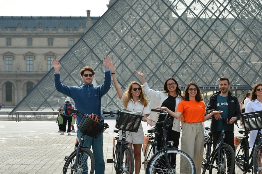 Paris: Highlight Dutch Bike Tour, at Paris Bike Tours