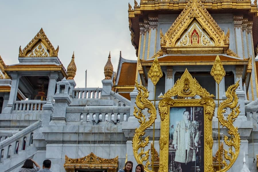 Audio Guide App to Chinatown and Wat Traimit, at Bangkok Self-Guided Audio Tours