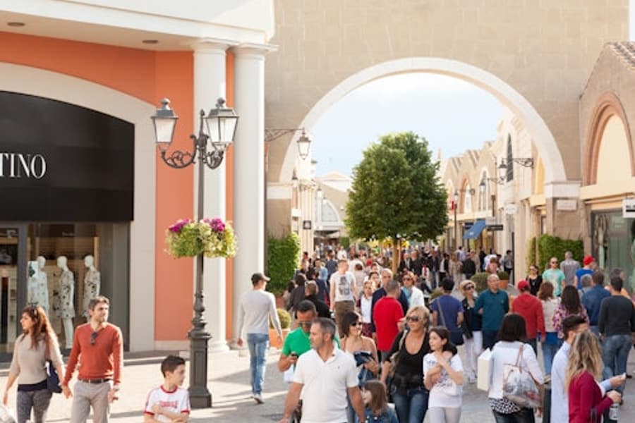 Castel Romano Designer Outlet: Roundtrip from Rome, at Shuttle Bus to Rome Designer Outlet