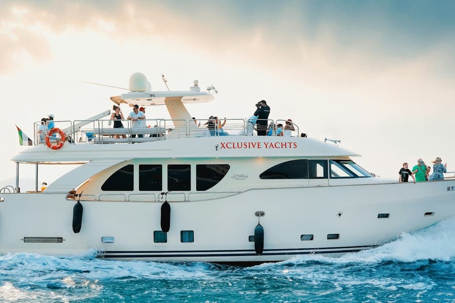 Dubai Marina: Luxury Yacht Tour with Breakfast or BBQ, at Dubai Sightseeing Cruises