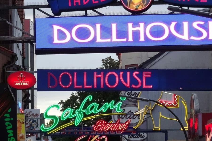 Hamburg: St. Pauli & Reeperbahn Guided Walking Tour tickets at Hamburg City Tours