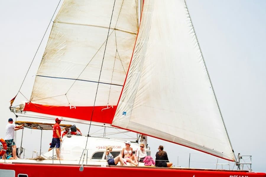 Lobos Island: Catamaran Cruise + Lunch & Drinks, Puerto del Rosario