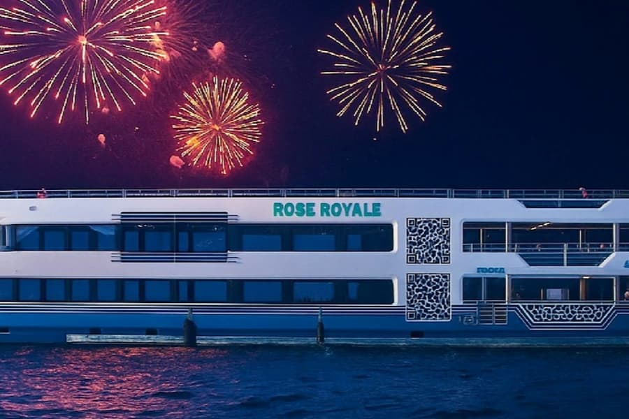 Abu Dhabi: Rose Royale Megayacht Dinner Cruise, at Abu Dhabi Sightseeing Cruises