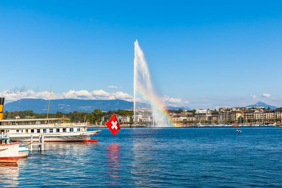 Full-Day Guided Tour of Lake Geneva with Chaplin’s World & Chillon Castle, Geneva
