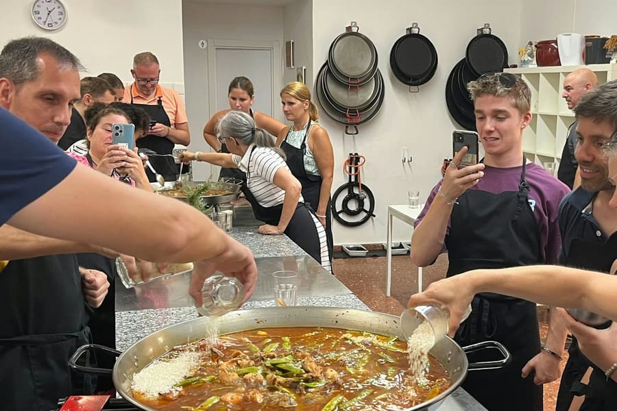 Valencia: Paella, Tapas & Sangria Cooking Class, at Valencia Cooking Classes
