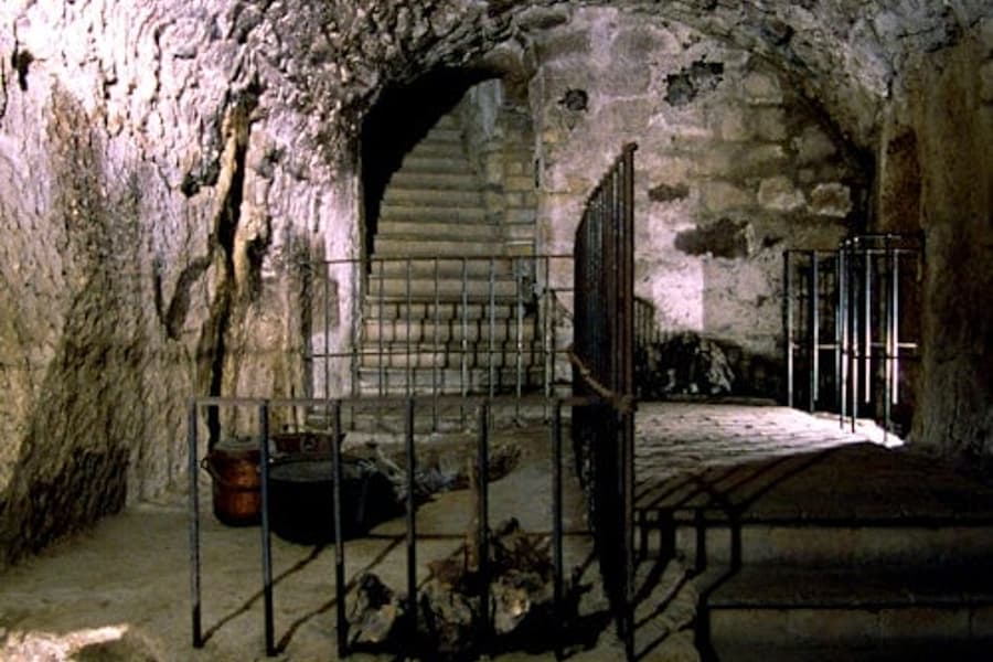 Cave System Pozzo della Cava, Orvieto