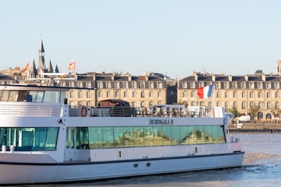 Bordeaux: Guided River Cruise + Drinks, Bordeaux