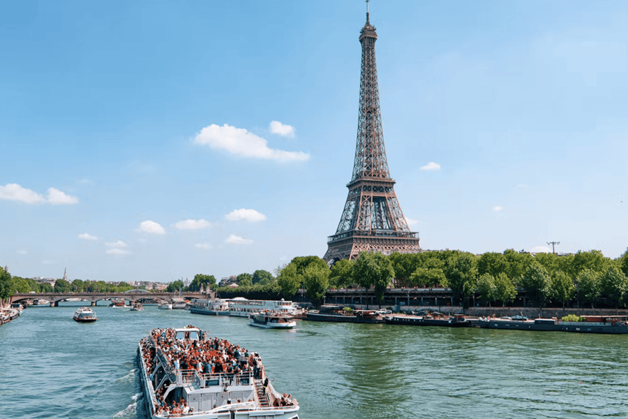 Seine River: Cruise by BATEAUX-MOUCHES®, Paris