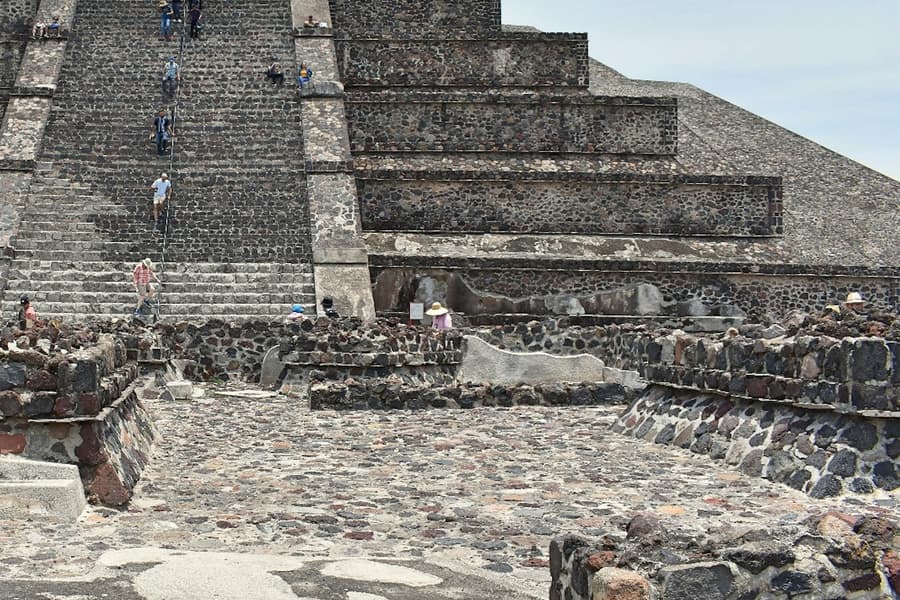 Teotihuacán Pyramids & Shrine of Guadalupe: Day Tour with Lunch, at Teotihuacán