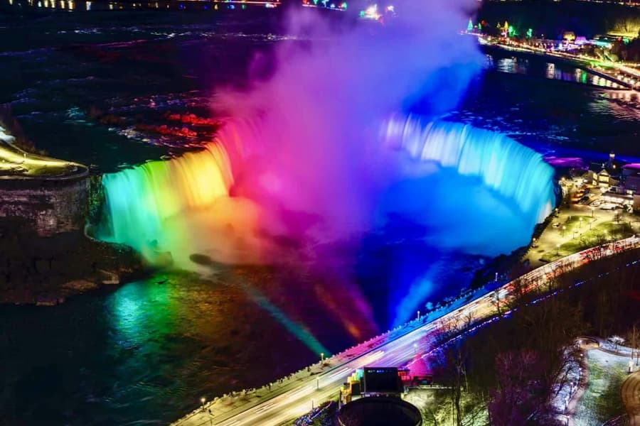 Niagara Falls: Day & Evening Guided Tour + Boat, Dinner & Illumination Options, Toronto