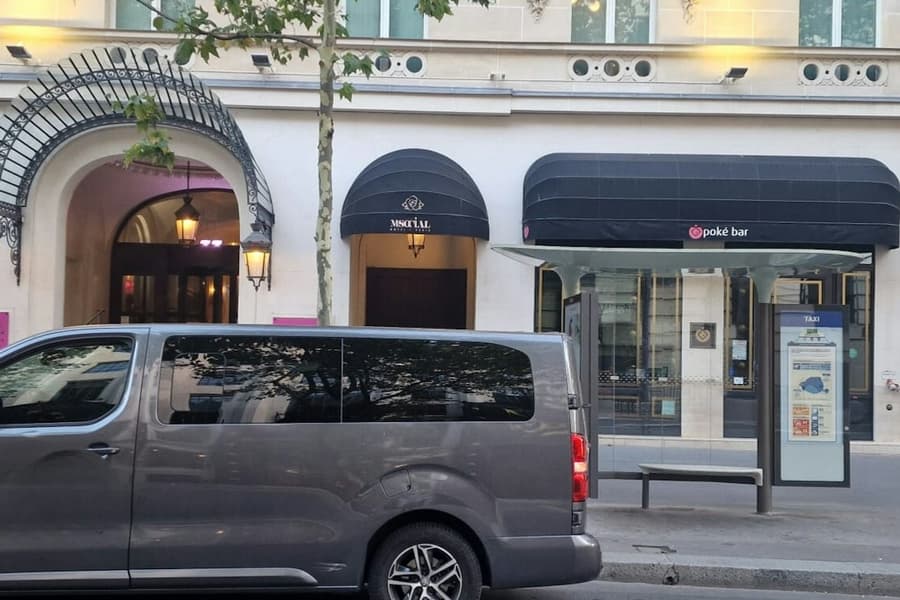 Paris: Private Shuttle Transfer from CDG Airport to Hotel