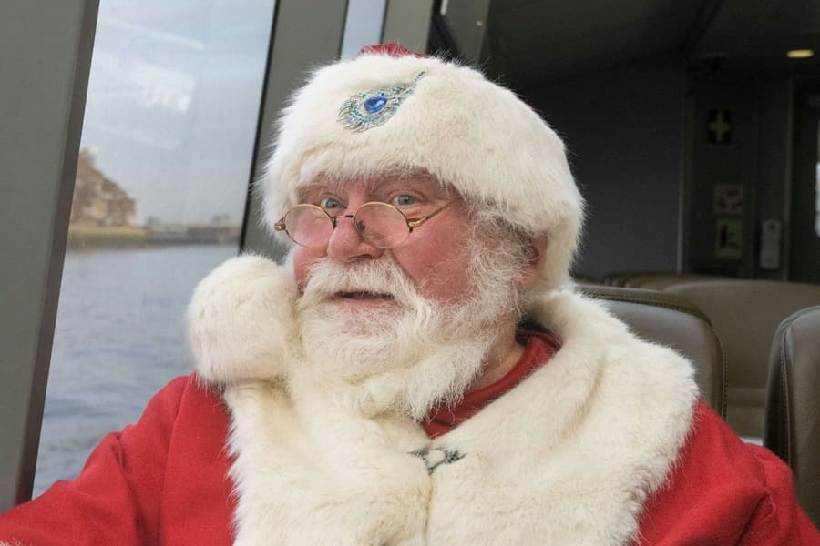 London: Christmas Lights Bus & Hop-on Hop-off Boat Tour tickets at London City Tours
