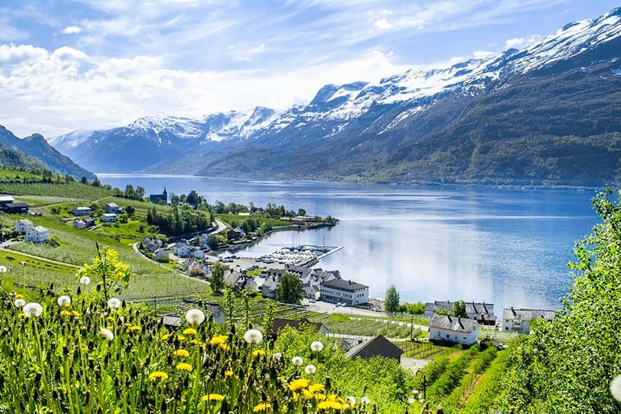 From Bergen: Hardangerfjord, Waterfalls, Culture & Apple Pie, Bergen