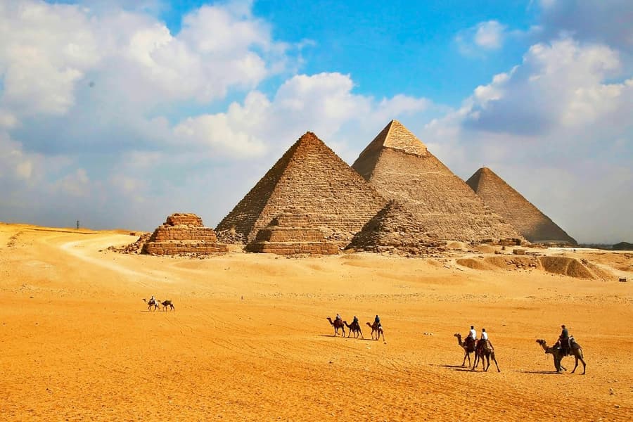 Giza Sunrise Pyramid Guided Tour With Camel Ride & Breakfast, Cairo