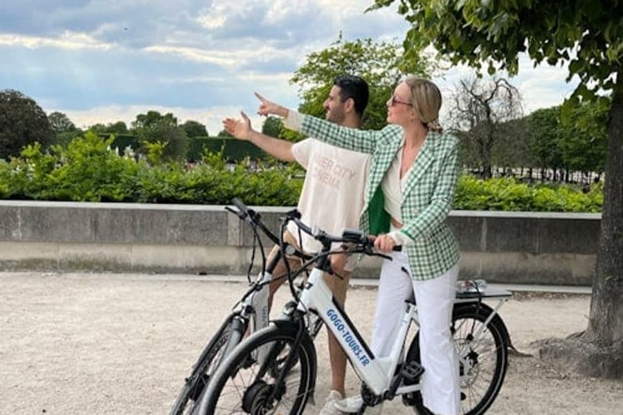 Paris: Afternoon E-Bike Guided Small Group Tour, at Paris Bike Tours