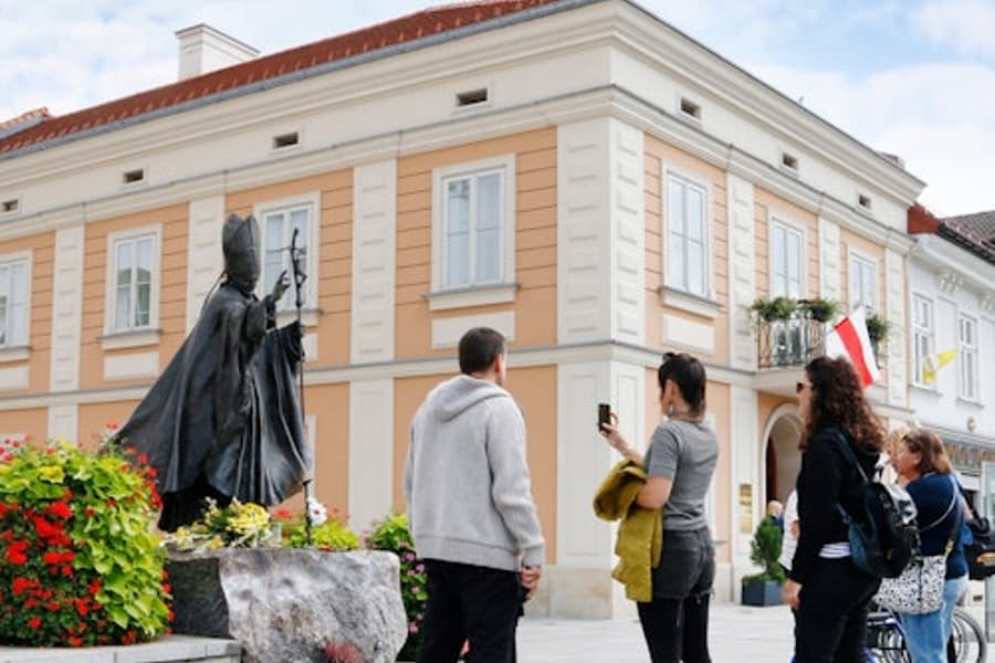 Wadowice & Czestochowa: Day Trip from Krakow with John Paul II Museum Visit