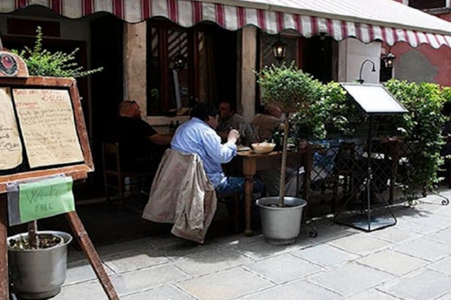 Venice: Dinner at a Venetian Restaurant in Cannaregio District, at Venice Food Tours