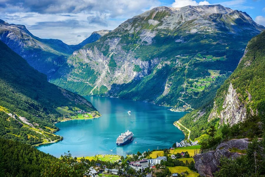 From Hellesylt: Geiranger Fjord Boat Tour With a Stop in Geiranger Village, Oslo