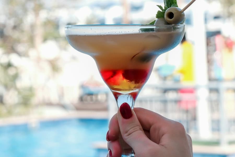 Riva Beach Club Dubai: 3-Course Meal + Unlimited Drinks, at Food & Drinks Dubai