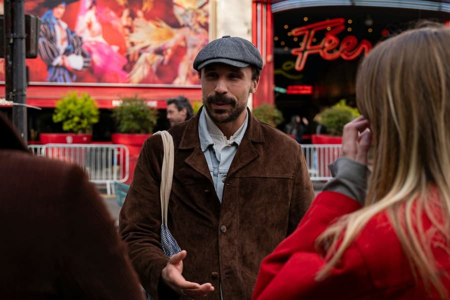 Montmartre Paris: Pastries & Tragedies Guided Walking Tour