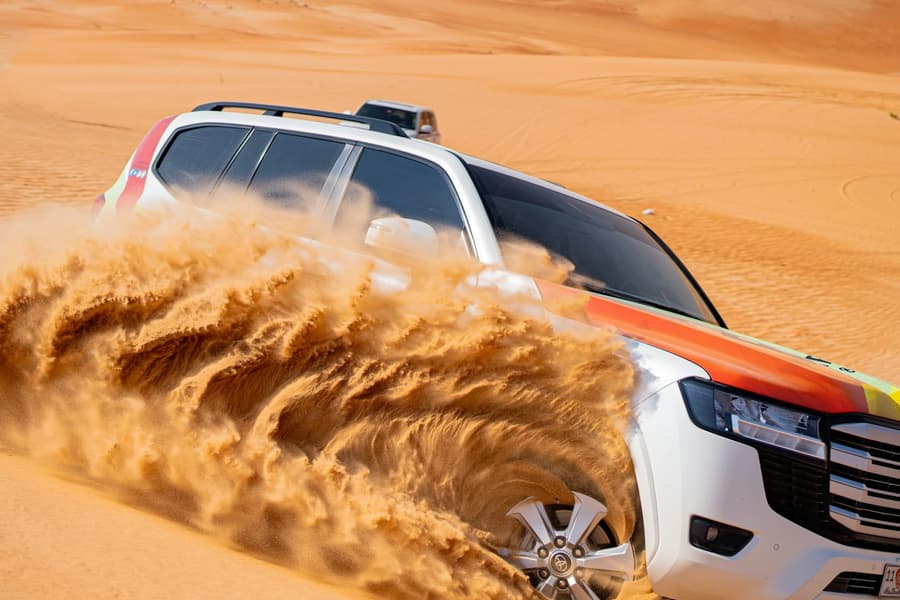 Abu Dhabi: Guided Liwa Desert Safari + Roundtrip Transfer + Lunch, at Abu Dhabi Desert Safari