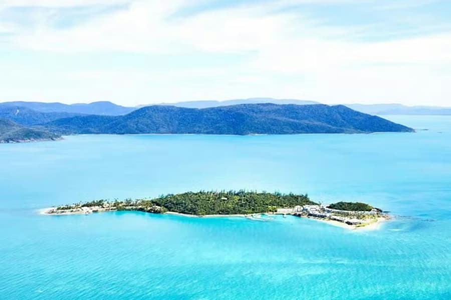 Daydream Island: Boat Cruise from Airlie Beach + Lunch + Drink tickets at Airlie Beach Cruises