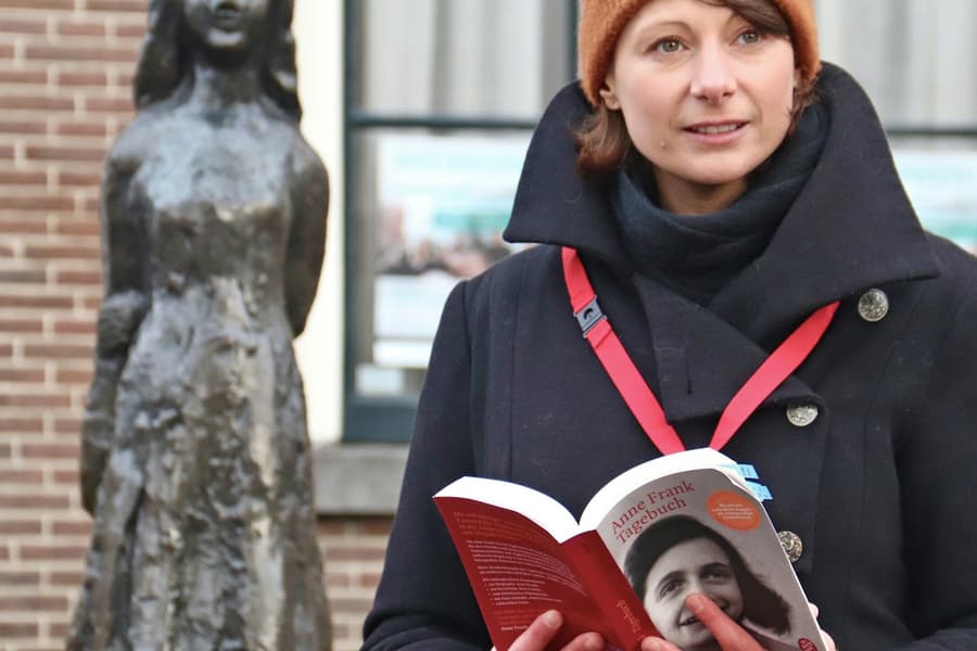 Amsterdam: Guided Anne Frank Walking Tour in German, English, Italian & Spanish, at Anne Frank Tours