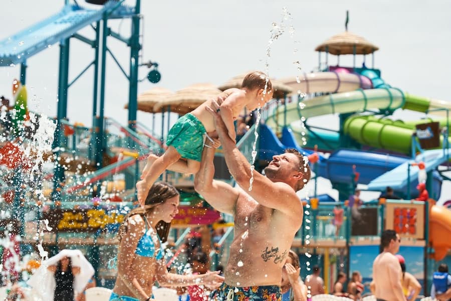 Hurricane Harbor Arlington: One Day Ticket, Arlington