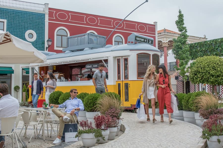 Roundtrip Transport: Freeport Outlet Shopping Express from Lisbon, at Transfers to Freeport Lisboa Fashion Outlet from Lisbon, Lisbon