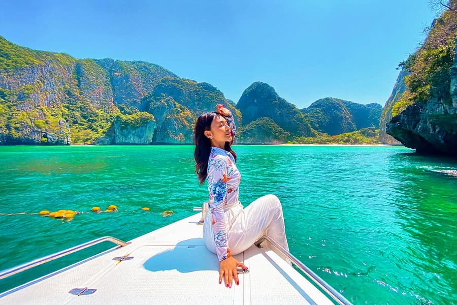 From Krabi: Phi Phi Island & 4 Islands Sunset with Bioluminescent Plankton Tour by Speedboat with Lunch, BBQ Dinner & Transfers, Phuket