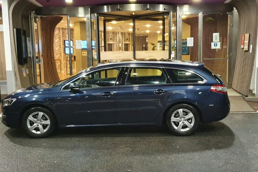 Paris: Shared Shuttle Transfer from Paris Montparnasse Station to Orly Airport