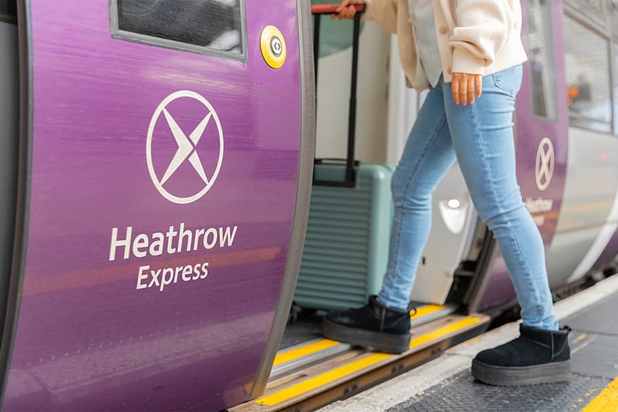 Heathrow Express with Advance Booking Discount: One-Way Train Transfers between Heathrow Airport & London Paddington