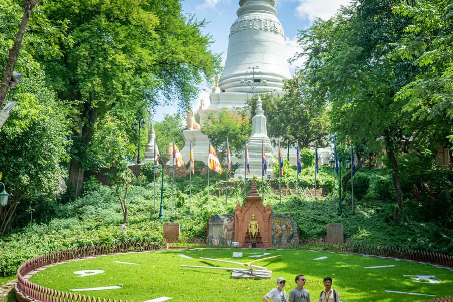 Phnom Penh: Historical Guided Tour + Transfers, Phnom Penh