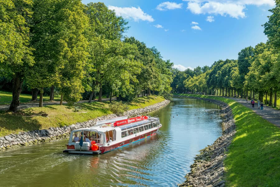 Stockholm: Royal Bridges & Canal Boat Tour with Audio Guide, Stockholm