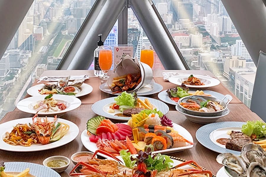 Bangkok: Buffet Lunch/Dinner at Baiyoke Sky Restaurant, at Baiyoke Sky Hotel
