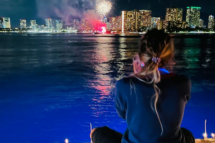 Waikiki: Friday Night Fireworks Boat Cruise, Honolulu