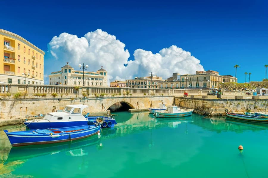 From Syracuse: Pillirina, Ortigia, and Sea Caves Boat Tour, Siracusa