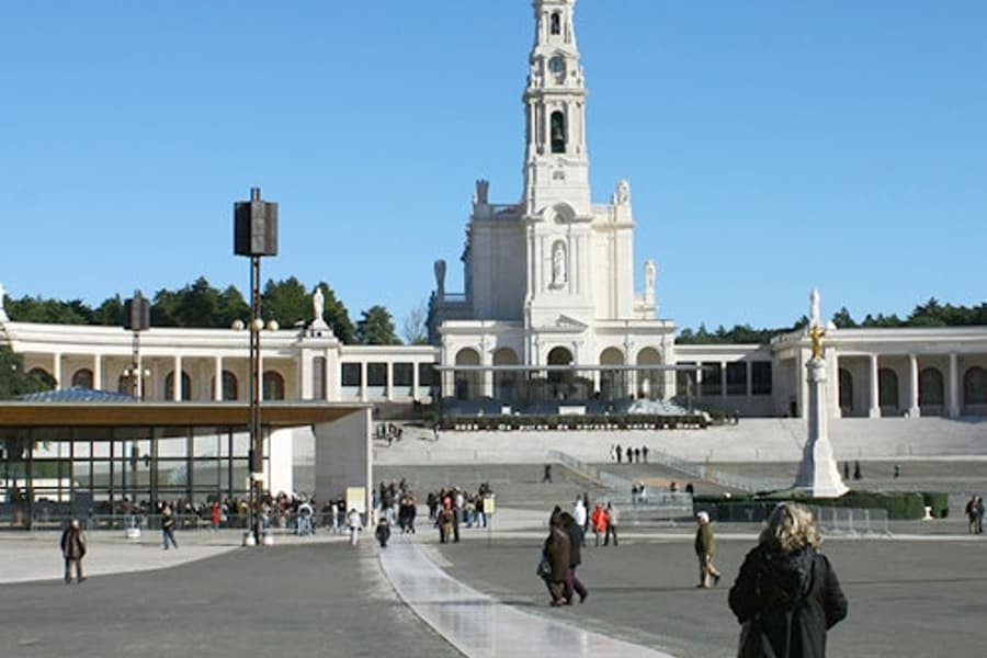 Fátima, Óbidos & Nazaré: Guided Small-Group Day Trip in a from Lisbon, at Shrine of Our Lady of Fátima, Fatima
