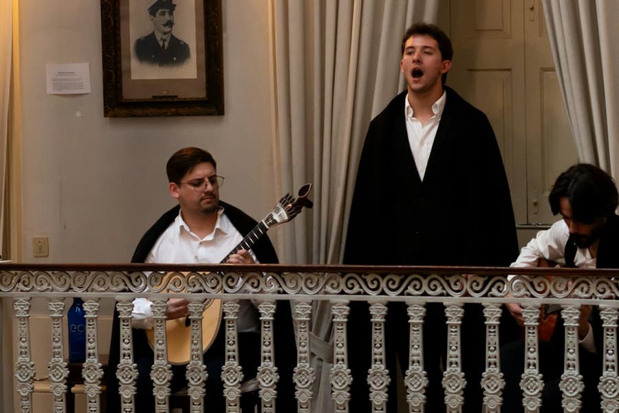 Palacio dos Viscondes de Pereira Machado: Coimbra Style Fado Live Show + Drink tickets at Porto Fado Shows