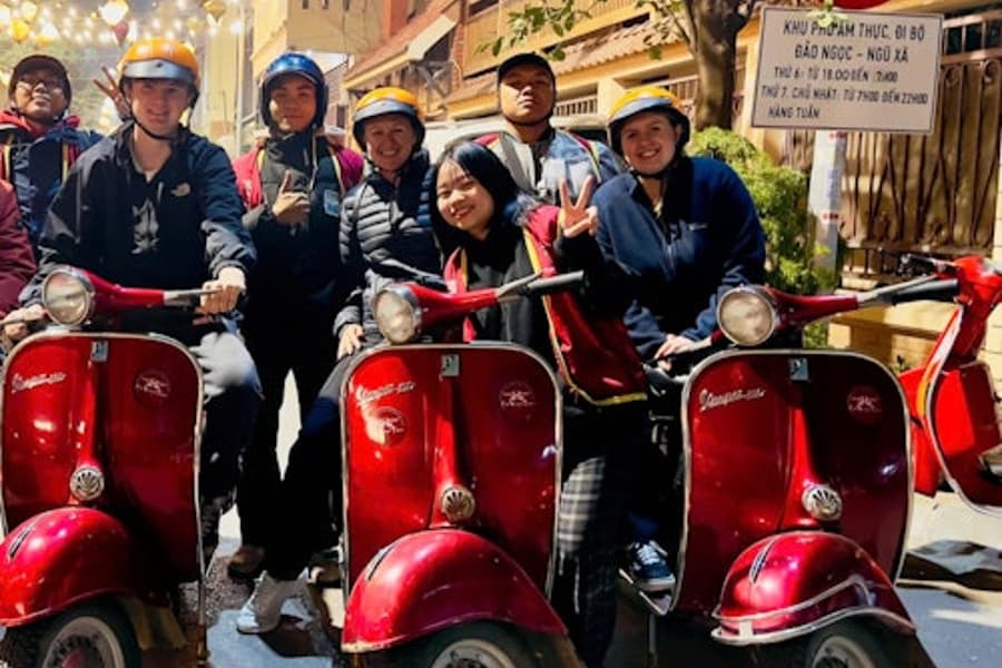 Hanoi: Guided Vespa Food Tour in the Old Quarter + Transfers, Hanoi