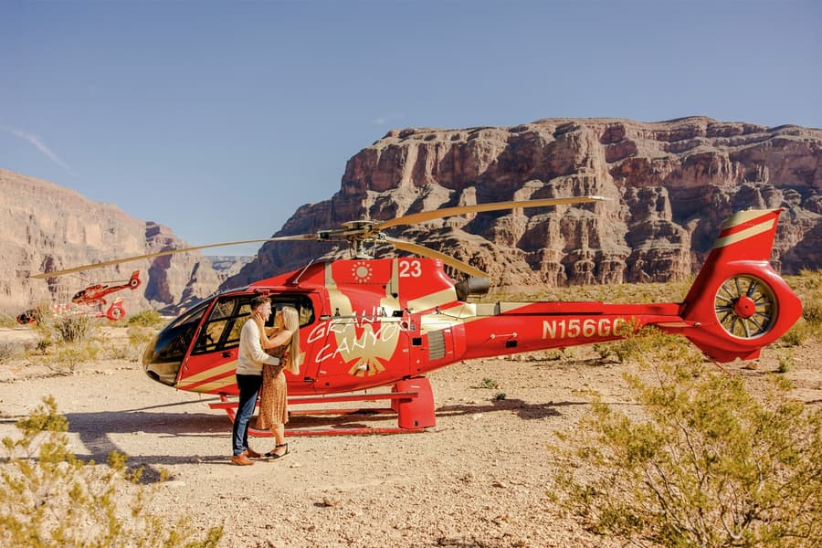 70-minutters Las Vegas til Grand Canyon West Fly/Helikoptertur med Landing ved Kanten, Las Vegas