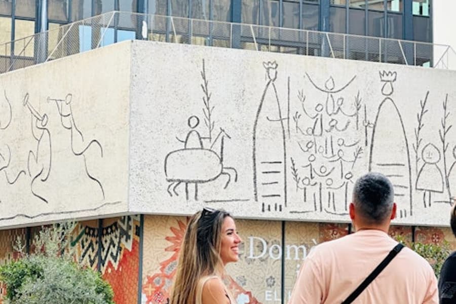 Barcelona: Walking Tour + Picasso Museum Fast Track Ticket, at Barcelona City Tours