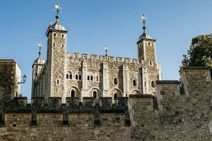 Tower of London: Guided Tour + Crown Jewels + Cruise tickets at Tower of London