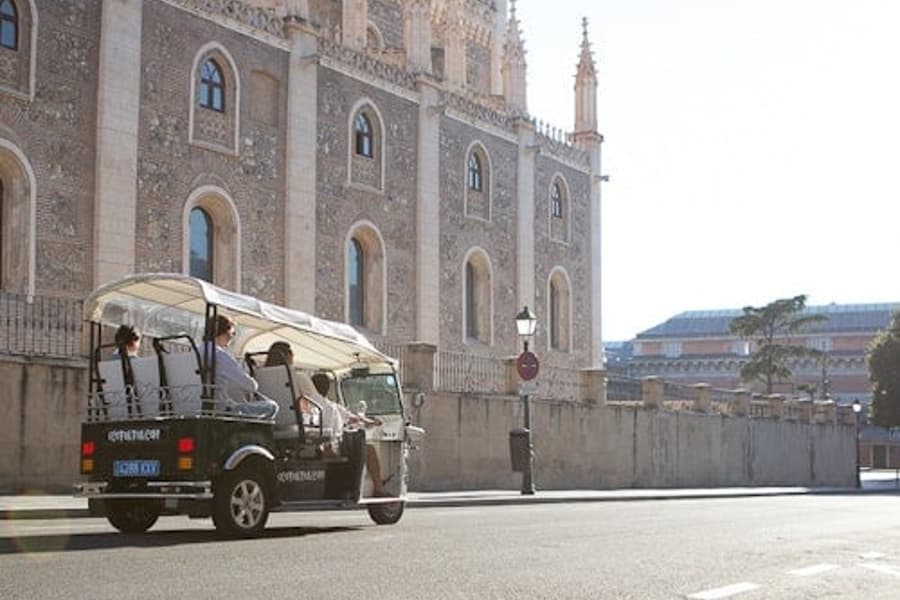 مادرید: تور خصوصی ۱ ساعته با توکتوک برقی, at Madrid City Tours, Madrid